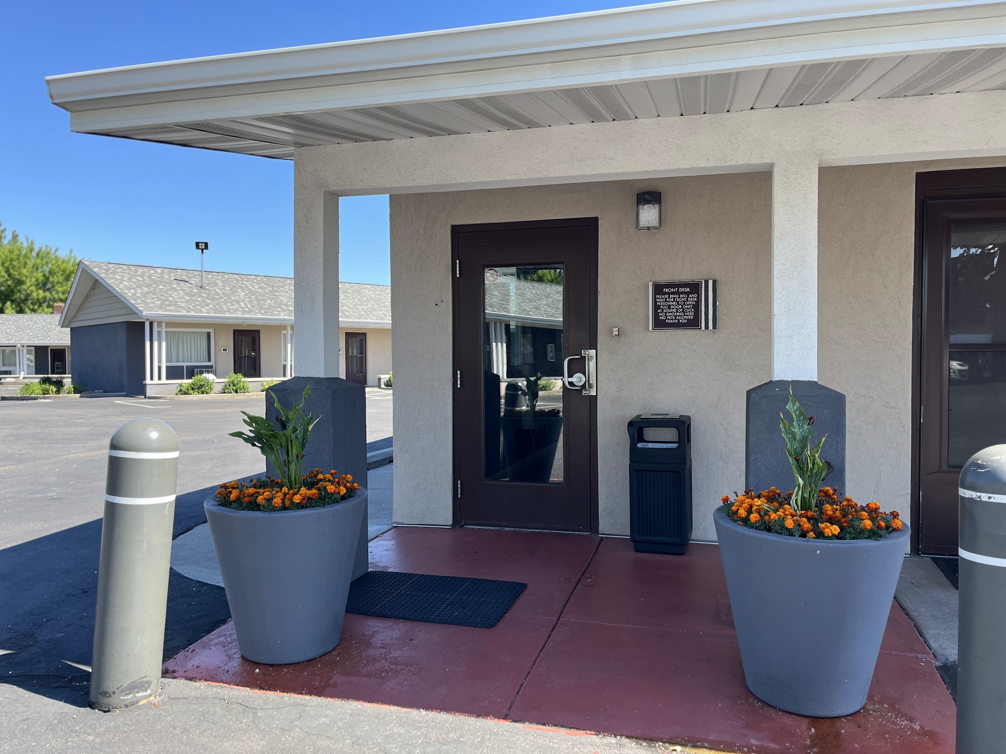 Exterior entrance to the Northernaire Motel front office